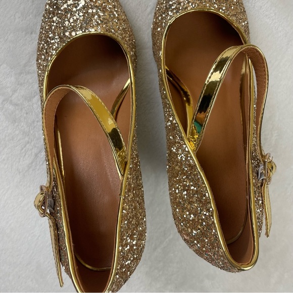 ❤️❤️New in Box - Sparkly Gold Kitten Heel Mary Jane Pumps, Adjustable Buckle - Picture 4 of 11